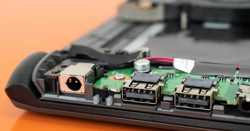 Comment nettoyer un port USB sale sans risquer de l'abimer