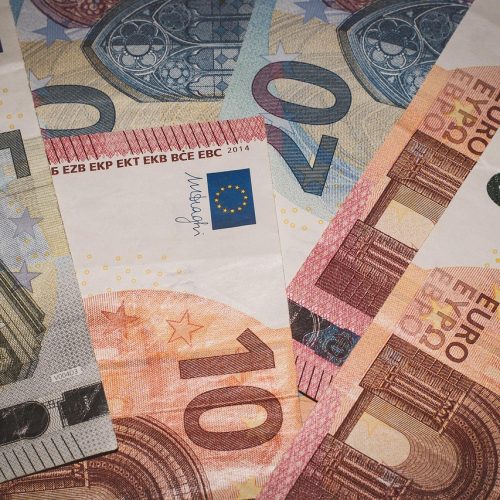 découvrez comment maximiser vos revenus grâce à des stratégies financières efficaces, des conseils d'experts et des astuces pratiques pour améliorer votre situation financière.