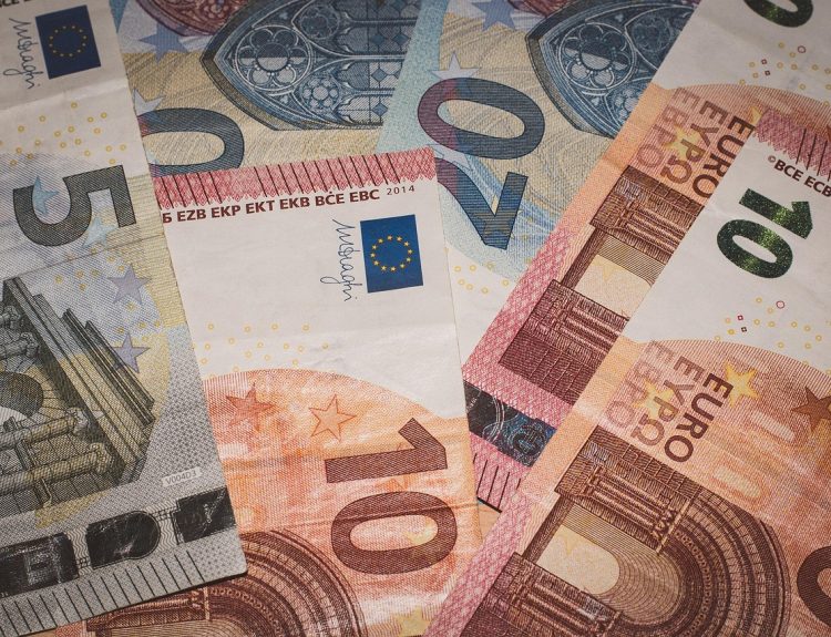 découvrez comment maximiser vos revenus grâce à des stratégies financières efficaces, des conseils d'experts et des astuces pratiques pour améliorer votre situation financière.
