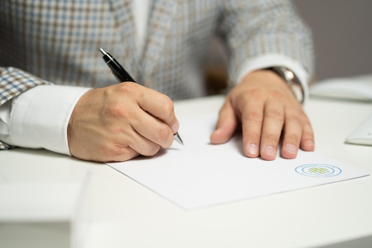 découvrez les éléments clés d'un contrat commercial efficace. apprenez à rédiger et négocier des accords qui protègent vos intérêts et favorisent le succès de votre entreprise.