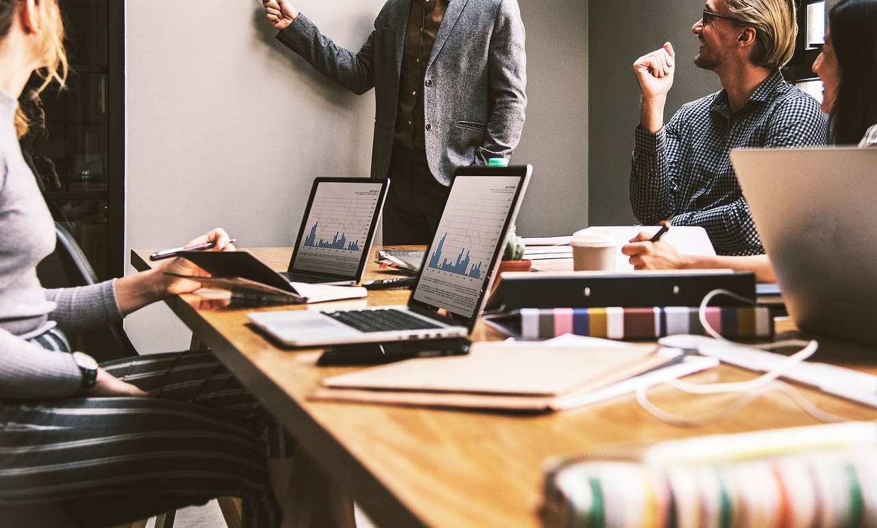 découvrez des stratégies efficaces pour stimuler la motivation au sein de votre équipe. apprenez à créer un environnement de travail inspirant et à renforcer l'engagement de vos collaborateurs pour atteindre des objectifs communs.