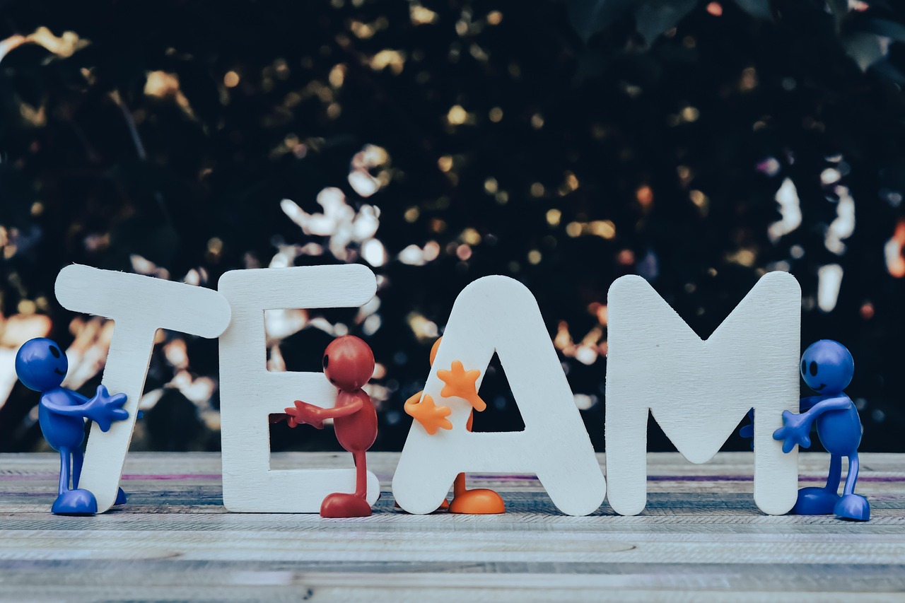 découvrez comment stimuler la motivation de votre équipe avec des stratégies efficaces et inspirantes. apprenez à renforcer la cohésion, à favoriser l'engagement et à améliorer la productivité au sein de votre groupe, pour atteindre des objectifs communs avec enthousiasme.