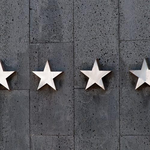 découvrez comment optimiser l'expérience client grâce à des stratégies innovantes et centrées sur les besoins de vos clients pour renforcer leur satisfaction et fidélité.