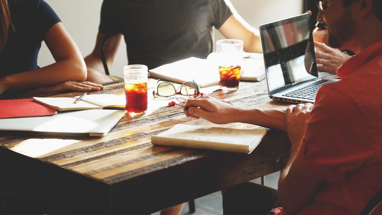 Réunions de vente : stratégies efficaces pour maximiser vos résultats commerciaux