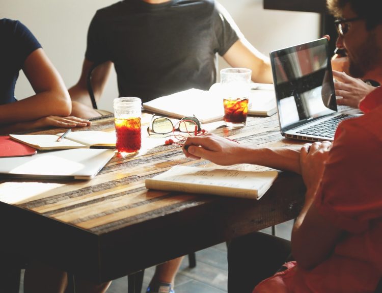 découvrez comment optimiser vos réunions de vente pour booster vos performances commerciales. apprenez des stratégies efficaces, des conseils pratiques et des astuces pour transformer chaque rencontre en occasion de succès.