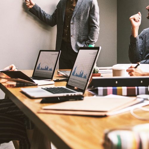 participez à un business meeting efficace pour échanger des idées, renforcer votre réseau professionnel et développer vos opportunités d’affaires. découvrez nos conseils et bonnes pratiques pour réussir vos réunions professionnelles.