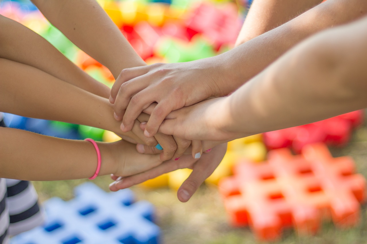 découvrez l'importance de la collaboration dans le travail d'équipe et comment elle peut améliorer la productivité, renforcer les relations professionnelles et favoriser l'innovation. apprenez des stratégies efficaces pour collaborer avec succès dans divers environnements.
