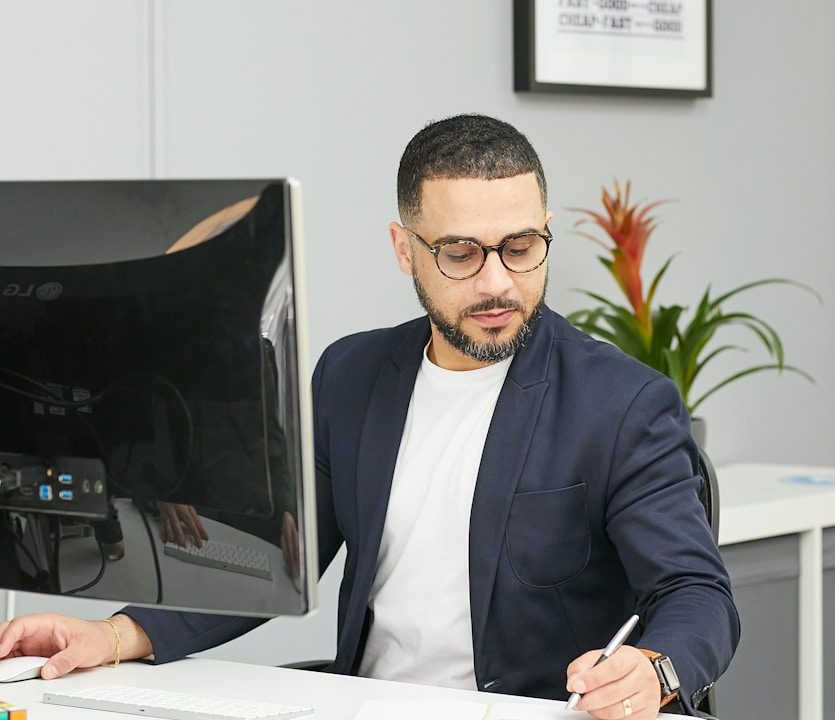 Contrats Informatiques : Le Guide Complet pour Sécuriser Vos Projets Numériques