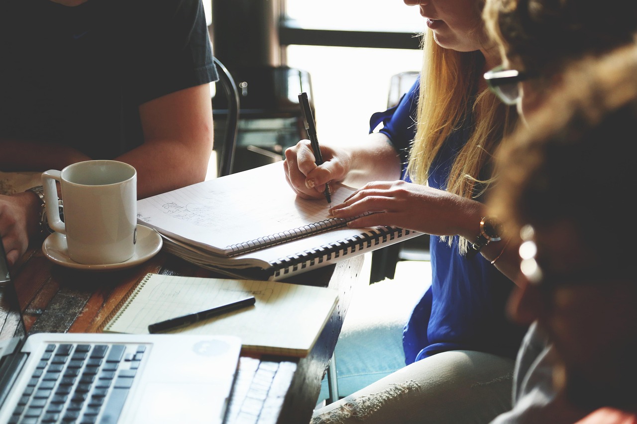 découvrez comment optimiser vos réunions de vente pour maximiser l'efficacité et atteindre vos objectifs commerciaux. apprenez des techniques éprouvées pour engager vos clients et conclure plus d'affaires lors de vos réunions de vente.