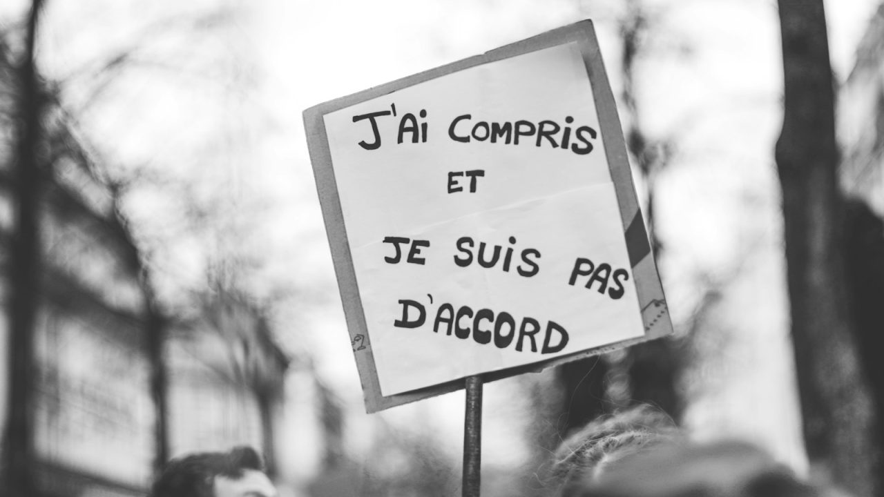 Droit Commercial à Paris : Guide Complet pour Entreprises et Commerçants