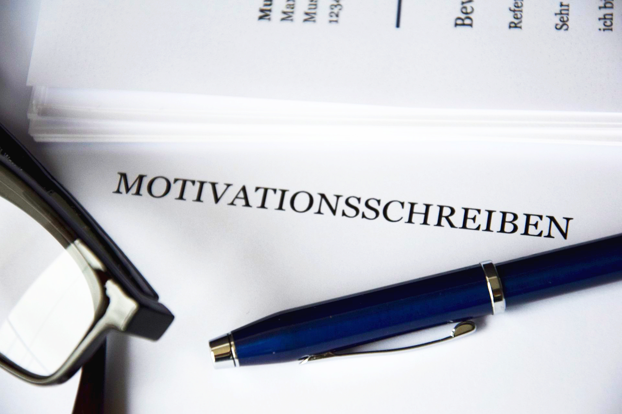 découvrez comment rédiger une lettre de motivation percutante, avec des conseils et exemples pour convaincre les recruteurs et valoriser votre candidature.